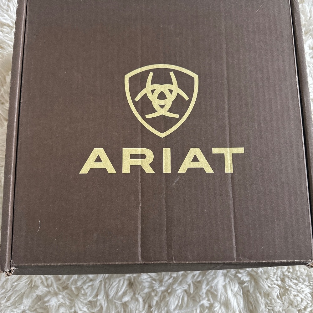 BRAND NEW ARIAT Dixon Booties, Gold